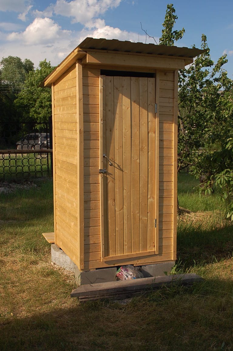 Купить готовый деревянный туалет для дачи:  и под ключ во .
